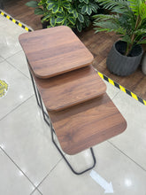 Load image into Gallery viewer, طقم طاولات تقديم مربعة للكنب