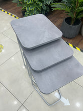 Load image into Gallery viewer, طقم طاولات تقديم مربعة للكنب