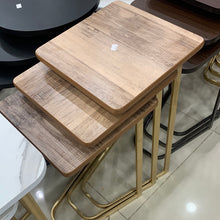 Load image into Gallery viewer, طقم طاولات تقديم مربعة للكنب