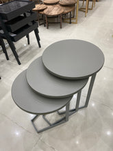 Load image into Gallery viewer, طقم تقديم للكنب ٣ طاولات دائرية
