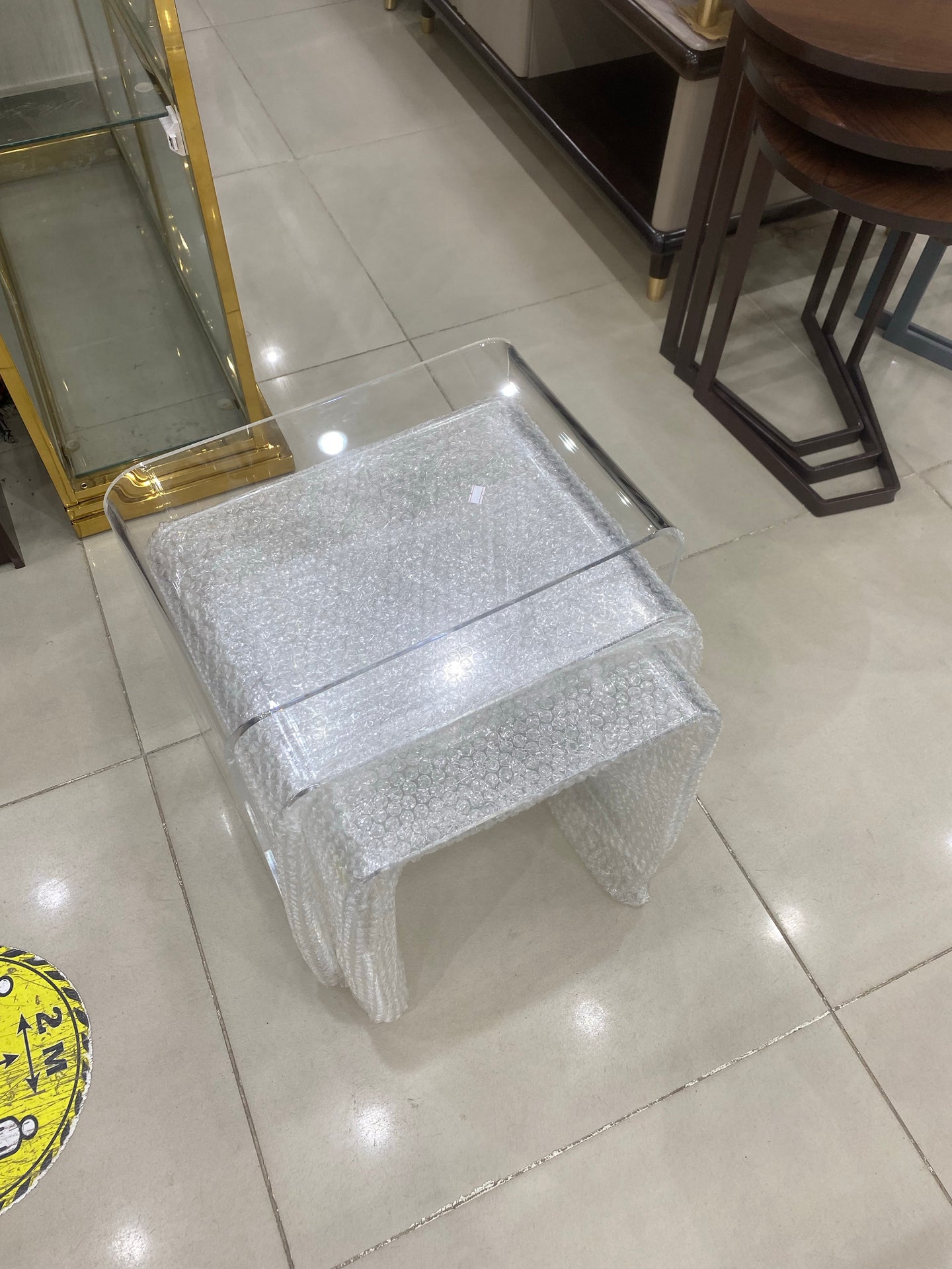 طاولات  تقديم متداخل اكريليك